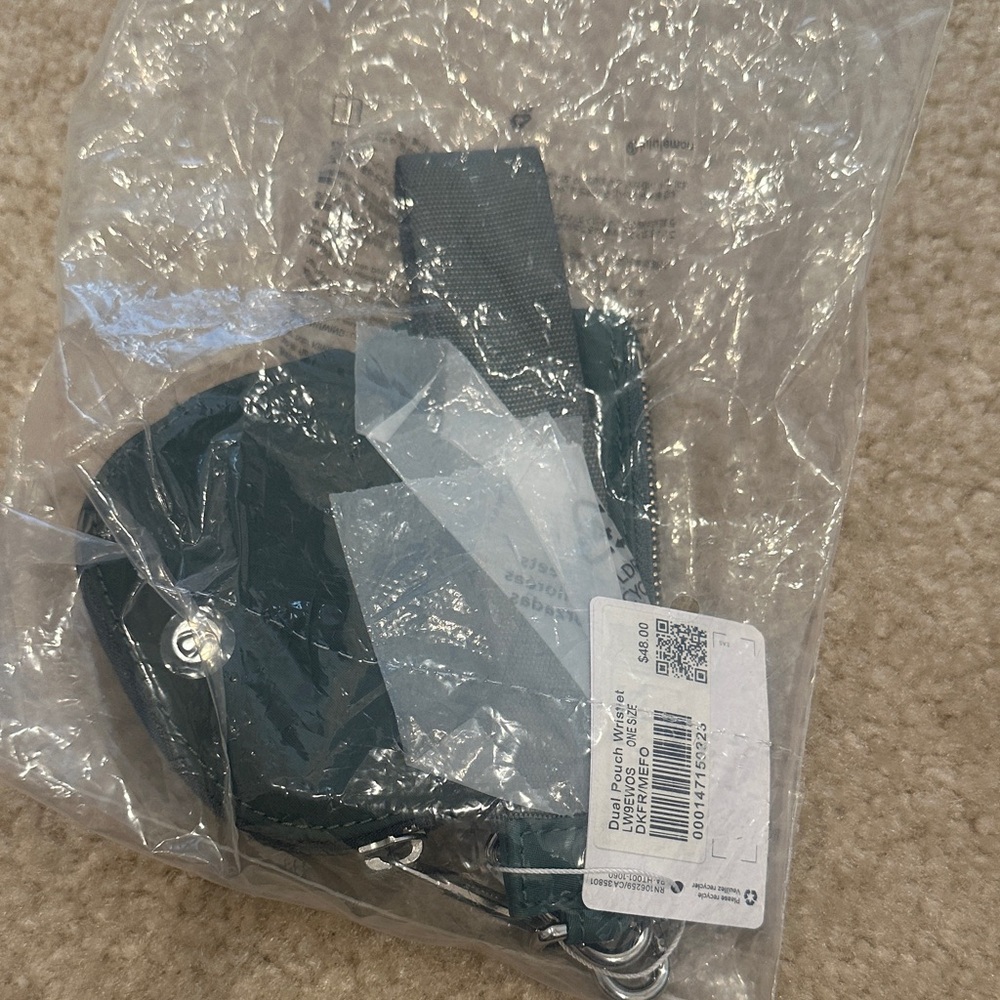 NWT Lululemon Dual Pouch Wristlet Color 
Medium and Dark Forest